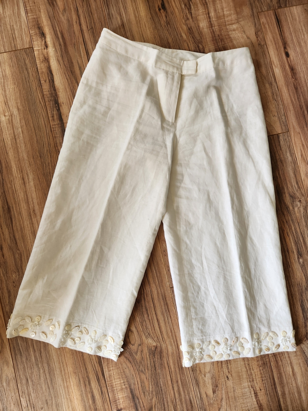 Willi Smith White Linen Seashell Detail Capri Size 6